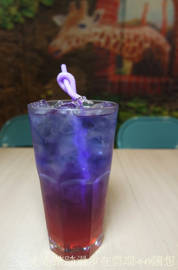 饕飽複合飲食館:宜蘭多國風味料理餐廳【饕飽複合飲食館】,近宜蘭火車站,東門夜市旁。套餐組合白飯/湯品無限續;打卡再送蝶豆花漸層氣泡飲。吃得巧也吃得飽CP值超高