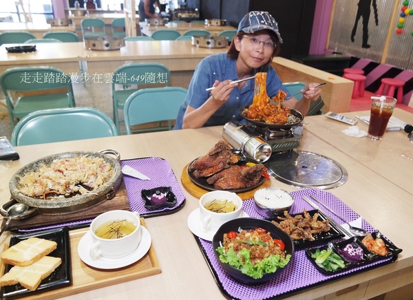 饕飽複合飲食館:宜蘭多國風味料理餐廳【饕飽複合飲食館】,近宜蘭火車站,東門夜市旁。套餐組合白飯/湯品無限續;打卡再送蝶豆花漸層氣泡飲。吃得巧也吃得飽CP值超高