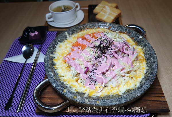 饕飽複合飲食館:宜蘭多國風味料理餐廳【饕飽複合飲食館】,近宜蘭火車站,東門夜市旁。套餐組合白飯/湯品無限續;打卡再送蝶豆花漸層氣泡飲。吃得巧也吃得飽CP值超高