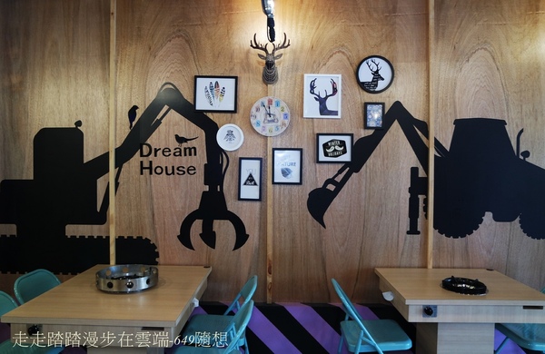 饕飽複合飲食館:宜蘭多國風味料理餐廳【饕飽複合飲食館】,近宜蘭火車站,東門夜市旁。套餐組合白飯/湯品無限續;打卡再送蝶豆花漸層氣泡飲。吃得巧也吃得飽CP值超高