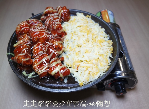 饕飽複合飲食館:宜蘭多國風味料理餐廳【饕飽複合飲食館】,近宜蘭火車站,東門夜市旁。套餐組合白飯/湯品無限續;打卡再送蝶豆花漸層氣泡飲。吃得巧也吃得飽CP值超高