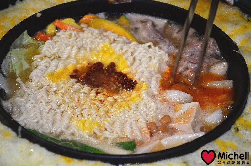 饕飽複合飲食館