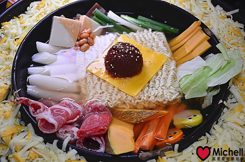 饕飽複合飲食館