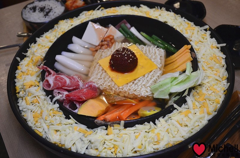 饕飽複合飲食館