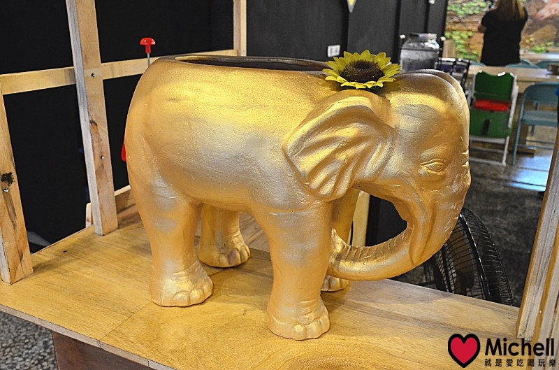 饕飽複合飲食館