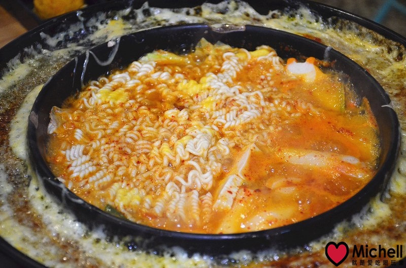 饕飽複合飲食館