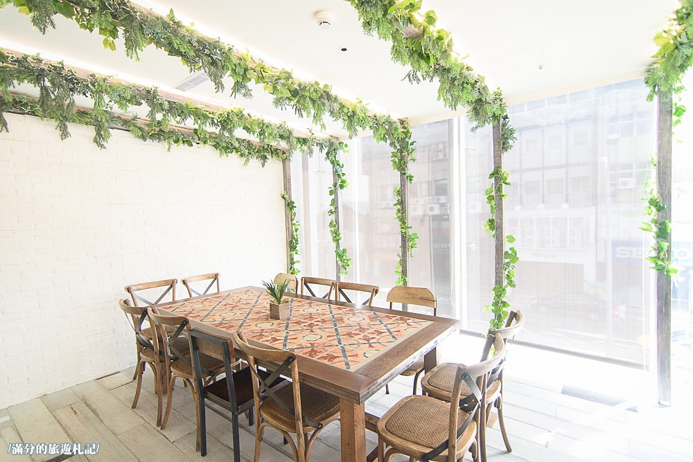 台中北區美食》台中新餐廳 JAI 宅 叢林風異國料理 來宅餐廳當貨車show girl - 滿分的旅遊札記