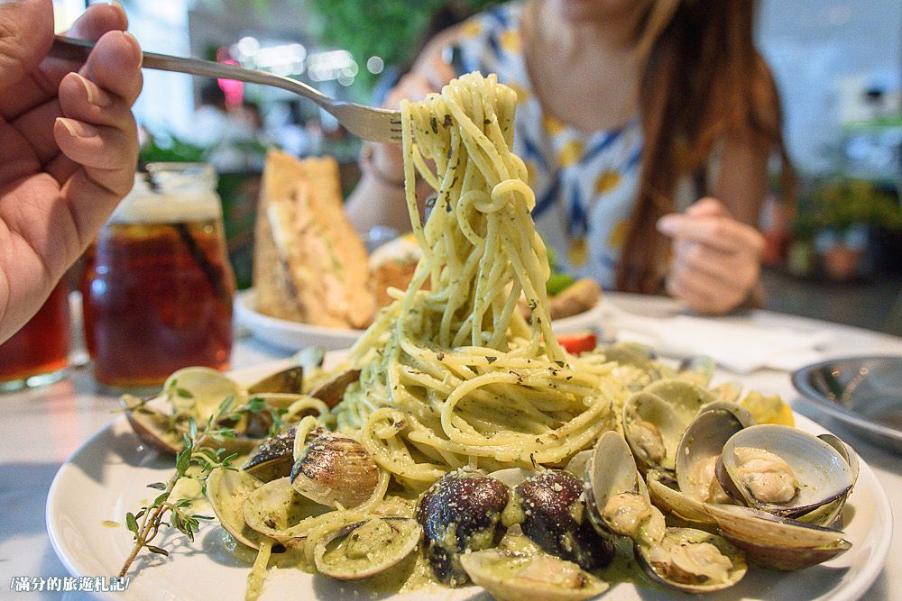 台中北區美食》台中新餐廳 JAI 宅 叢林風異國料理 來宅餐廳當貨車show girl - 滿分的旅遊札記