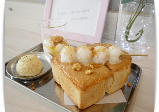 網美必去「知覺優格」原味就很好吃 ♡