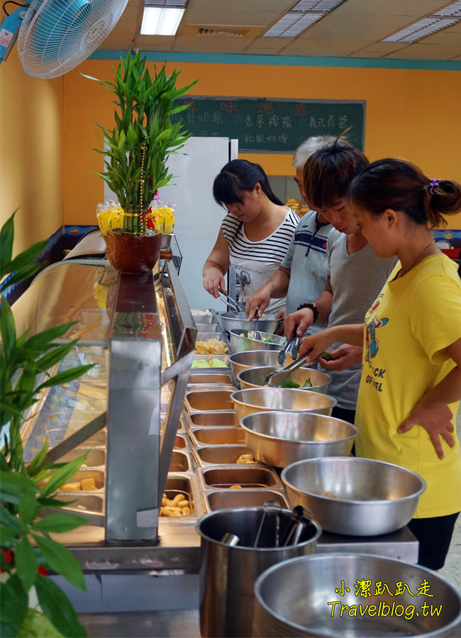 台中美食|奶奶的湯異國風味麻辣燙，豐原黃昏市場旁暗藏平價美食!豐富食材.蔬菜多樣!家庭親子聚餐的好去處!還有宵夜場!
