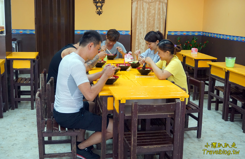 台中美食|奶奶的湯異國風味麻辣燙，豐原黃昏市場旁暗藏平價美食!豐富食材.蔬菜多樣!家庭親子聚餐的好去處!還有宵夜場!