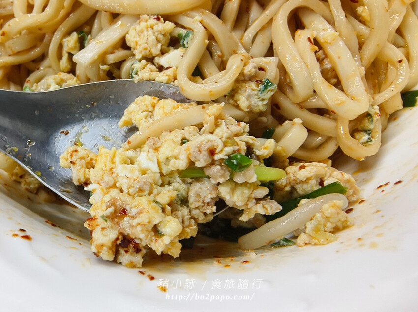 高雄。岡山》簡單質樸又絕妙的煎炒蛋麵