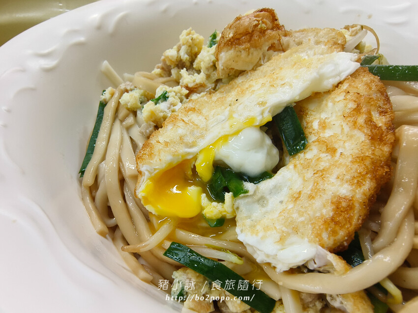 高雄。岡山》簡單質樸又絕妙的煎炒蛋麵