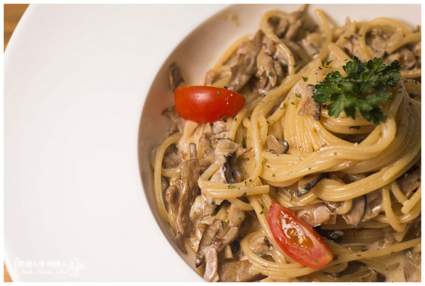 薩克森 比利時餐酒館 Sachsen Beer Bar 自由店:『台中-美食』薩克森比利時餐酒館Sachsen Beer Bar 自由店_200多種的酒類 讓你翻酒單翻到手抽筋