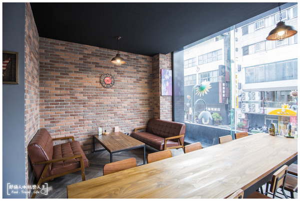 薩克森 比利時餐酒館 Sachsen Beer Bar 自由店:『台中-美食』薩克森比利時餐酒館Sachsen Beer Bar 自由店_200多種的酒類 讓你翻酒單翻到手抽筋