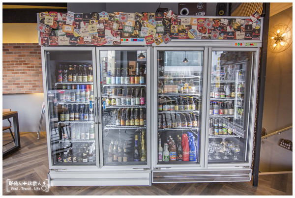 薩克森 比利時餐酒館 Sachsen Beer Bar 自由店:『台中-美食』薩克森比利時餐酒館Sachsen Beer Bar 自由店_200多種的酒類 讓你翻酒單翻到手抽筋