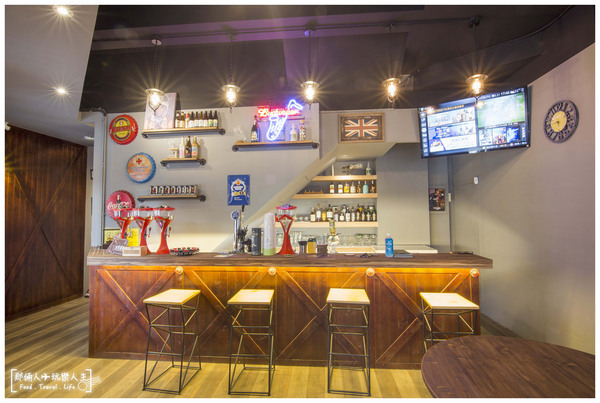 薩克森 比利時餐酒館 Sachsen Beer Bar 自由店:『台中-美食』薩克森比利時餐酒館Sachsen Beer Bar 自由店_200多種的酒類 讓你翻酒單翻到手抽筋