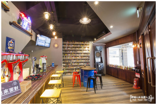 薩克森 比利時餐酒館 Sachsen Beer Bar 自由店:『台中-美食』薩克森比利時餐酒館Sachsen Beer Bar 自由店_200多種的酒類 讓你翻酒單翻到手抽筋