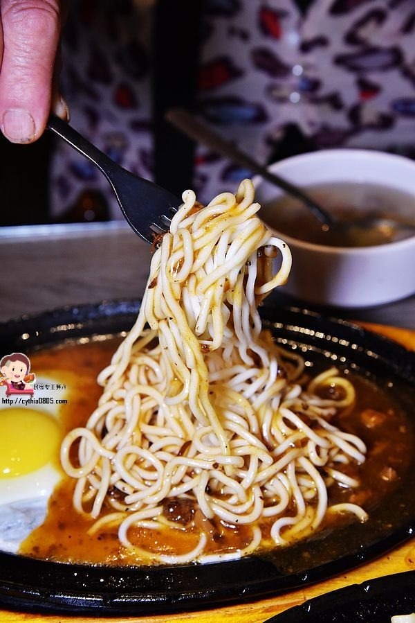 桃園龍潭美食-肉好吃牛排-平價大份量的牛排館,24盎司牛霸好逼人 (邀約) @民宿女王芽月-美食.旅遊.全台趴趴走