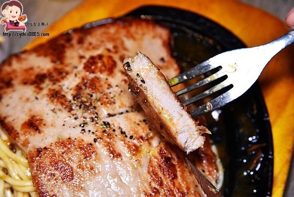 桃園龍潭美食-肉好吃牛排-平價大份量的牛排館,24盎司牛霸好逼人 (邀約) @民宿女王芽月-美食.旅遊.全台趴趴走