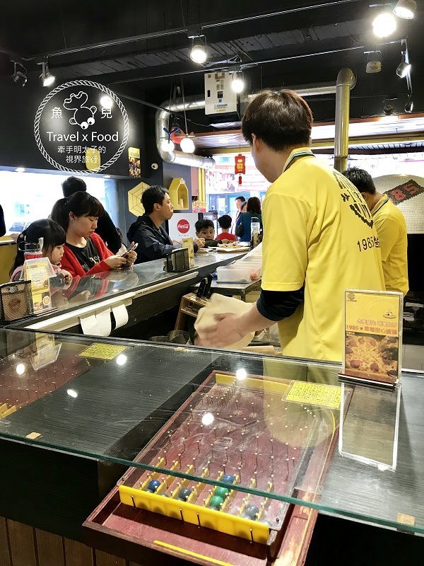 【食】新北市◆有彈珠台的 1985 窯烤披薩（台北三重店） @魚兒 x 牽手明太子的「視」界旅行