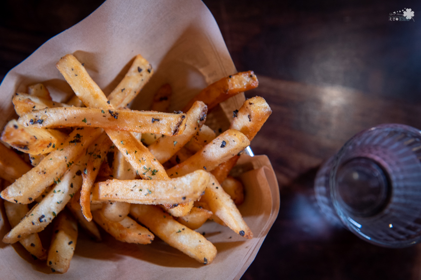 東區餐酒館》PLAN B 歐陸街頭市集小酒館 - 歐洲風情露天音樂餐酒館 酒窖風味包廂酒吧 異國特色風味料理 - 時空幻境 凌雲江海清