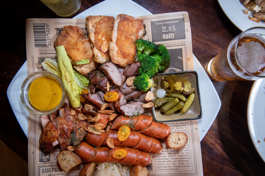 東區餐酒館》PLAN B 歐陸街頭市集小酒館 - 歐洲風情露天音樂餐酒館 酒窖風味包廂酒吧 異國特色風味料理 - 時空幻境 凌雲江海清