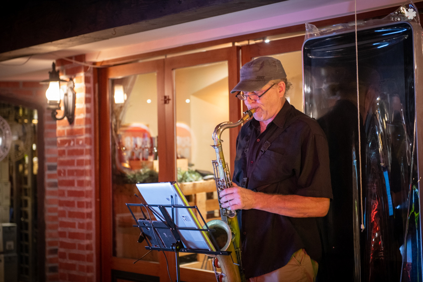 東區餐酒館》PLAN B 歐陸街頭市集小酒館 - 歐洲風情露天音樂餐酒館 酒窖風味包廂酒吧 異國特色風味料理 - 時空幻境 凌雲江海清