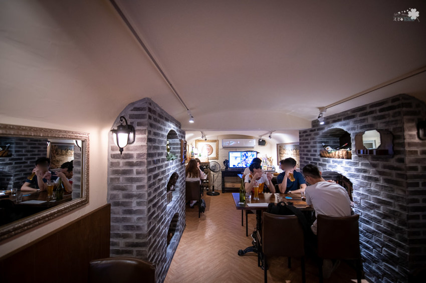 東區餐酒館》PLAN B 歐陸街頭市集小酒館 - 歐洲風情露天音樂餐酒館 酒窖風味包廂酒吧 異國特色風味料理 - 時空幻境 凌雲江海清