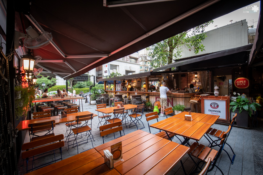 東區餐酒館》PLAN B 歐陸街頭市集小酒館 - 歐洲風情露天音樂餐酒館 酒窖風味包廂酒吧 異國特色風味料理 - 時空幻境 凌雲江海清