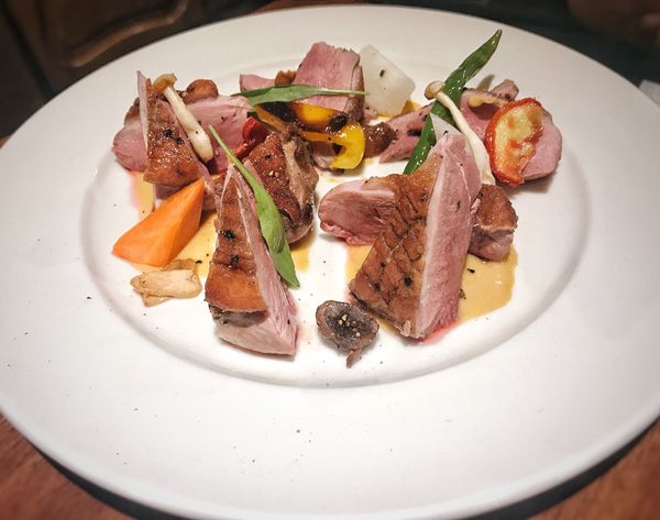 香草慢烤鴨胸襯藍紋乳酪醬