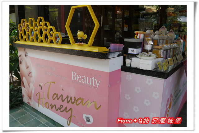 【南投埔里一日遊】桃米親水公園+埔里酒廠+豐年農場+宏基蜜蜂生態農場+敲敲木音樂工房+元首館，無論戲水、美食、觀光、新知通通有，皆是親子同遊好景點 !