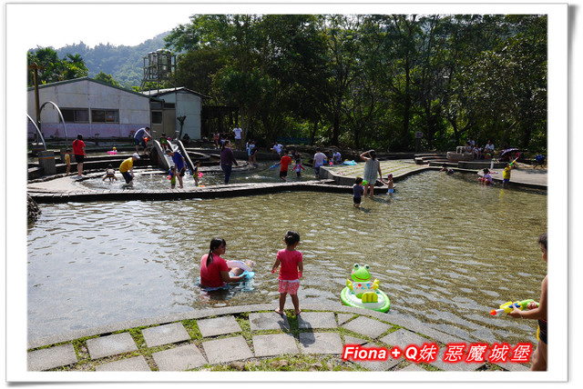 【南投埔里一日遊】桃米親水公園+埔里酒廠+豐年農場+宏基蜜蜂生態農場+敲敲木音樂工房+元首館，無論戲水、美食、觀光、新知通通有，皆是親子同遊好景點 !