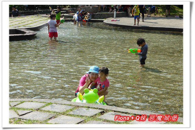 【南投埔里一日遊】桃米親水公園+埔里酒廠+豐年農場+宏基蜜蜂生態農場+敲敲木音樂工房+元首館，無論戲水、美食、觀光、新知通通有，皆是親子同遊好景點 !