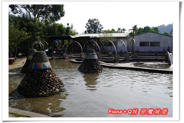 【南投埔里一日遊】桃米親水公園+埔里酒廠+豐年農場+宏基蜜蜂生態農場+敲敲木音樂工房+元首館，無論戲水、美食、觀光、新知通通有，皆是親子同遊好景點 !