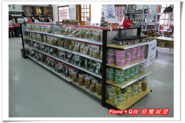 【南投埔里一日遊】桃米親水公園+埔里酒廠+豐年農場+宏基蜜蜂生態農場+敲敲木音樂工房+元首館，無論戲水、美食、觀光、新知通通有，皆是親子同遊好景點 !