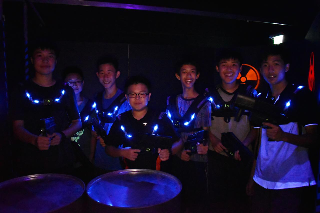 【台中】南屯區 室內雷射遊戲射擊 女生也愛玩無痛刺激室內又有冷氣吹 每道關卡都新鮮睿智