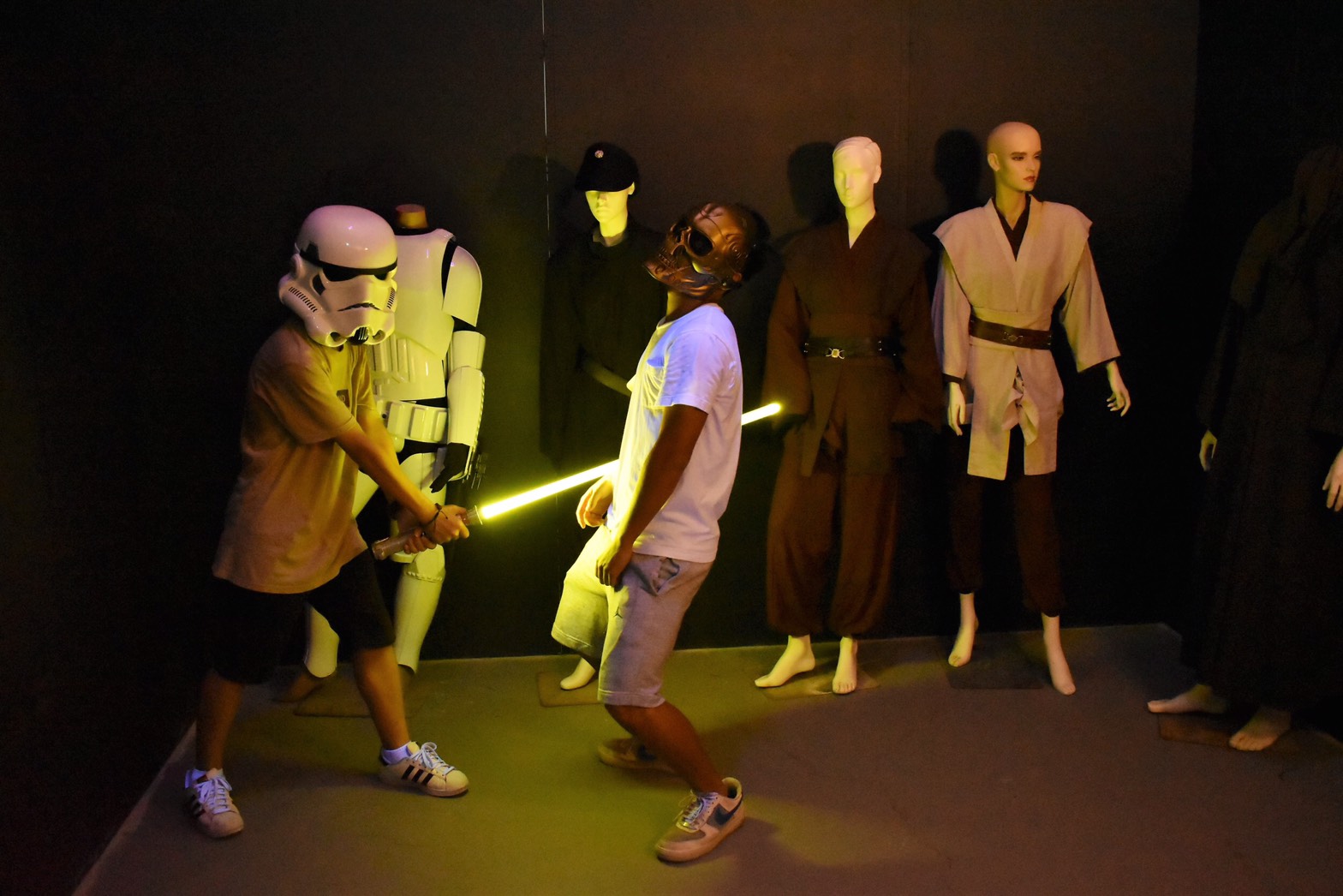 【台中】南屯區 室內雷射遊戲射擊 女生也愛玩無痛刺激室內又有冷氣吹 每道關卡都新鮮睿智