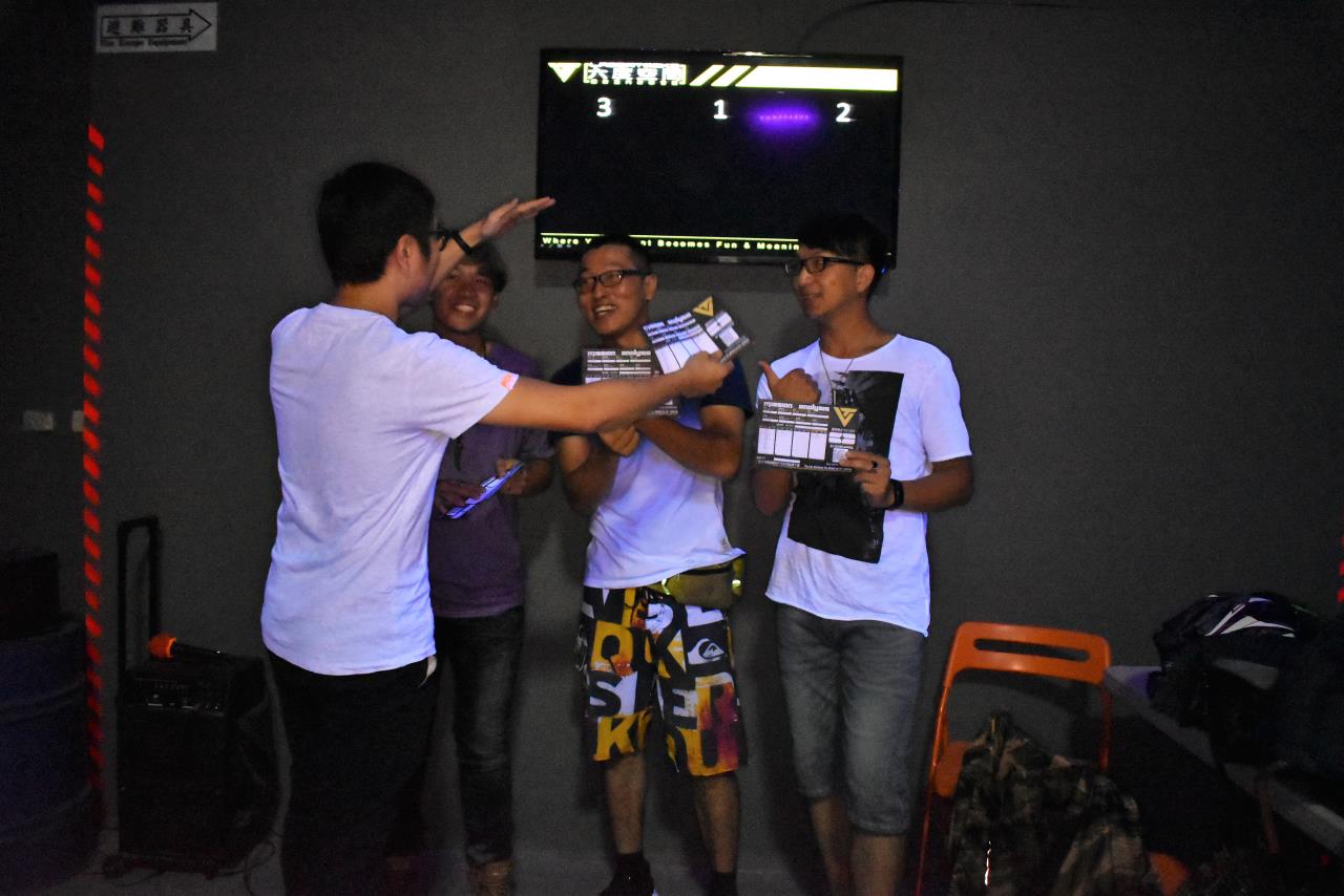 【台中】南屯區 室內雷射遊戲射擊 女生也愛玩無痛刺激室內又有冷氣吹 每道關卡都新鮮睿智