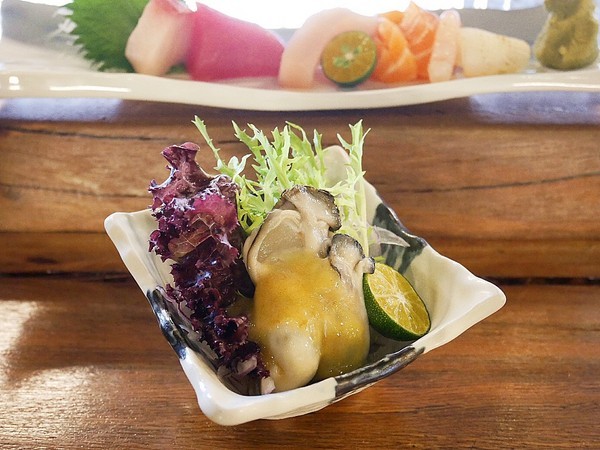 鮨匠手作壽司 -逢甲店：鮨匠手作壽司 (逢甲店)-台中逢甲日式料理  福星公園旁小型居酒屋  食材新鮮且用料豐富  超厚切生魚片能滿足所有生魚片控的胃