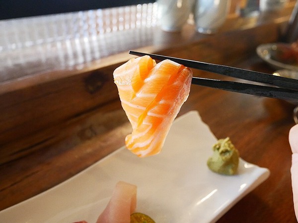 鮨匠手作壽司 -逢甲店：鮨匠手作壽司 (逢甲店)-台中逢甲日式料理  福星公園旁小型居酒屋  食材新鮮且用料豐富  超厚切生魚片能滿足所有生魚片控的胃