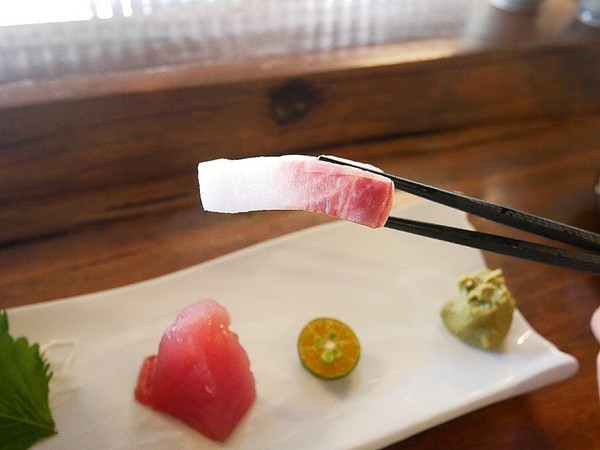 鮨匠手作壽司 -逢甲店：鮨匠手作壽司 (逢甲店)-台中逢甲日式料理  福星公園旁小型居酒屋  食材新鮮且用料豐富  超厚切生魚片能滿足所有生魚片控的胃