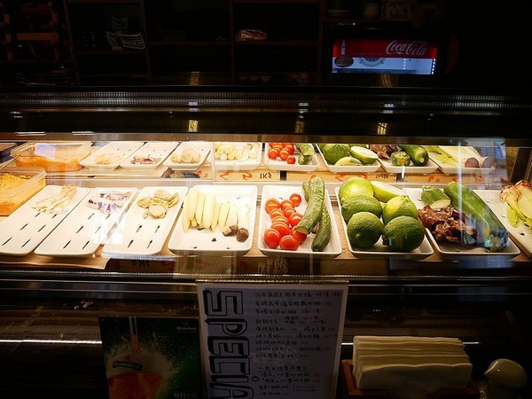 鮨匠手作壽司 -逢甲店：鮨匠手作壽司 (逢甲店)-台中逢甲日式料理  福星公園旁小型居酒屋  食材新鮮且用料豐富  超厚切生魚片能滿足所有生魚片控的胃