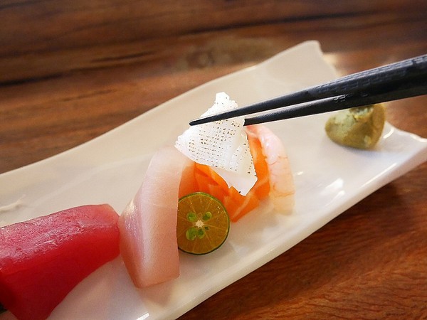 鮨匠手作壽司 -逢甲店：鮨匠手作壽司 (逢甲店)-台中逢甲日式料理  福星公園旁小型居酒屋  食材新鮮且用料豐富  超厚切生魚片能滿足所有生魚片控的胃