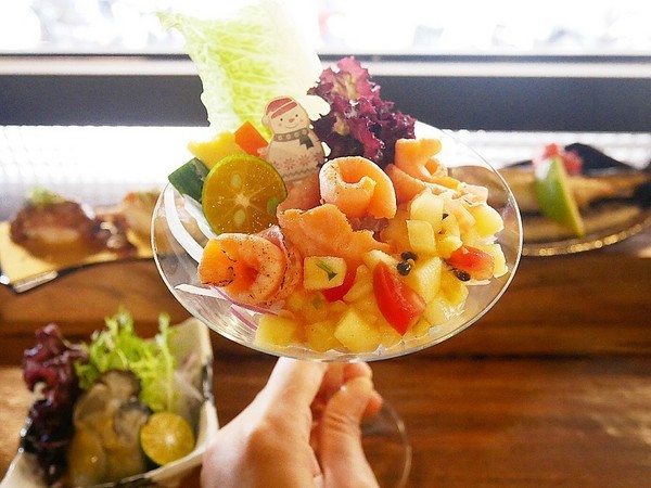 鮨匠手作壽司 -逢甲店：鮨匠手作壽司 (逢甲店)-台中逢甲日式料理  福星公園旁小型居酒屋  食材新鮮且用料豐富  超厚切生魚片能滿足所有生魚片控的胃