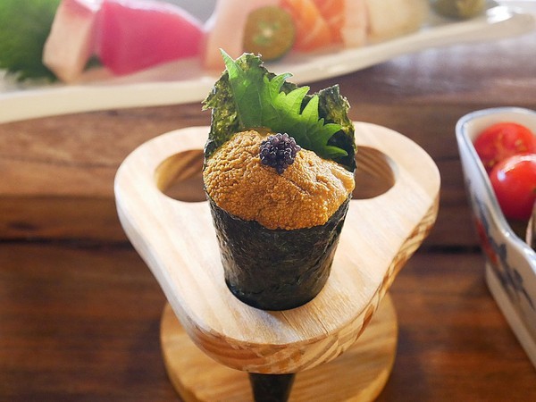 鮨匠手作壽司 -逢甲店：鮨匠手作壽司 (逢甲店)-台中逢甲日式料理  福星公園旁小型居酒屋  食材新鮮且用料豐富  超厚切生魚片能滿足所有生魚片控的胃