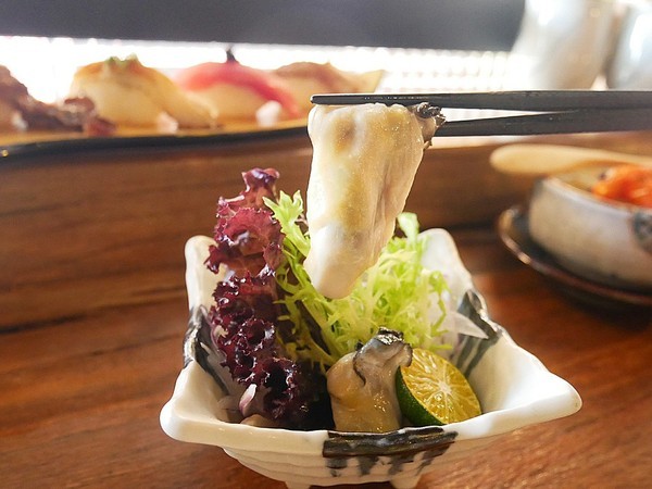 鮨匠手作壽司 -逢甲店：鮨匠手作壽司 (逢甲店)-台中逢甲日式料理  福星公園旁小型居酒屋  食材新鮮且用料豐富  超厚切生魚片能滿足所有生魚片控的胃