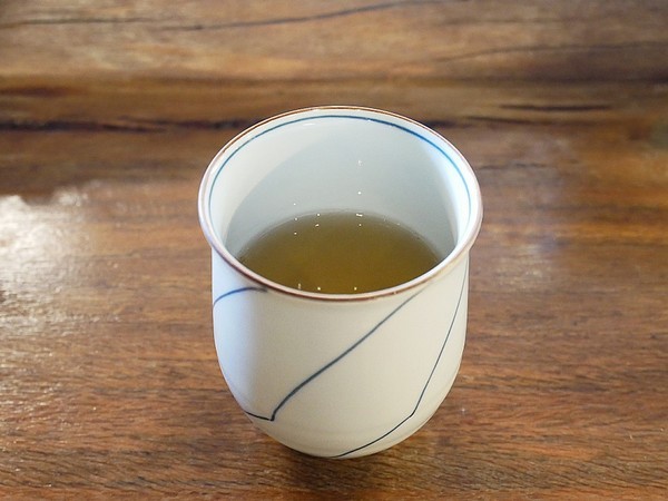 鮨匠手作壽司 -逢甲店：鮨匠手作壽司 (逢甲店)-台中逢甲日式料理  福星公園旁小型居酒屋  食材新鮮且用料豐富  超厚切生魚片能滿足所有生魚片控的胃