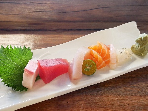 鮨匠手作壽司 -逢甲店：鮨匠手作壽司 (逢甲店)-台中逢甲日式料理  福星公園旁小型居酒屋  食材新鮮且用料豐富  超厚切生魚片能滿足所有生魚片控的胃