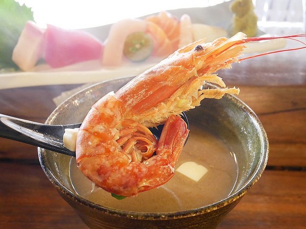 鮨匠手作壽司 -逢甲店：鮨匠手作壽司 (逢甲店)-台中逢甲日式料理  福星公園旁小型居酒屋  食材新鮮且用料豐富  超厚切生魚片能滿足所有生魚片控的胃